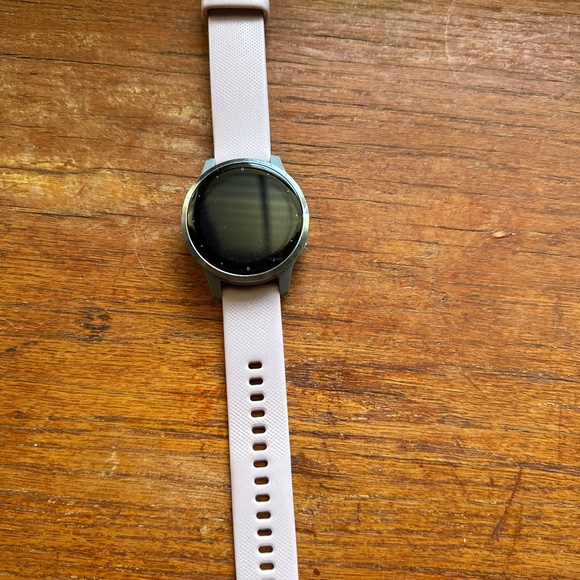 Garmin VivoActive 4S Watch - Picture 1 of 4